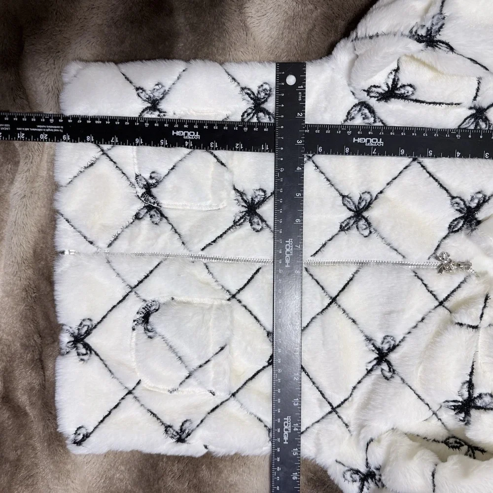 Free Haven Kids Ivory Faux Fur Bow Diamond Quilted Zip Jacket - Picture 5 of 5